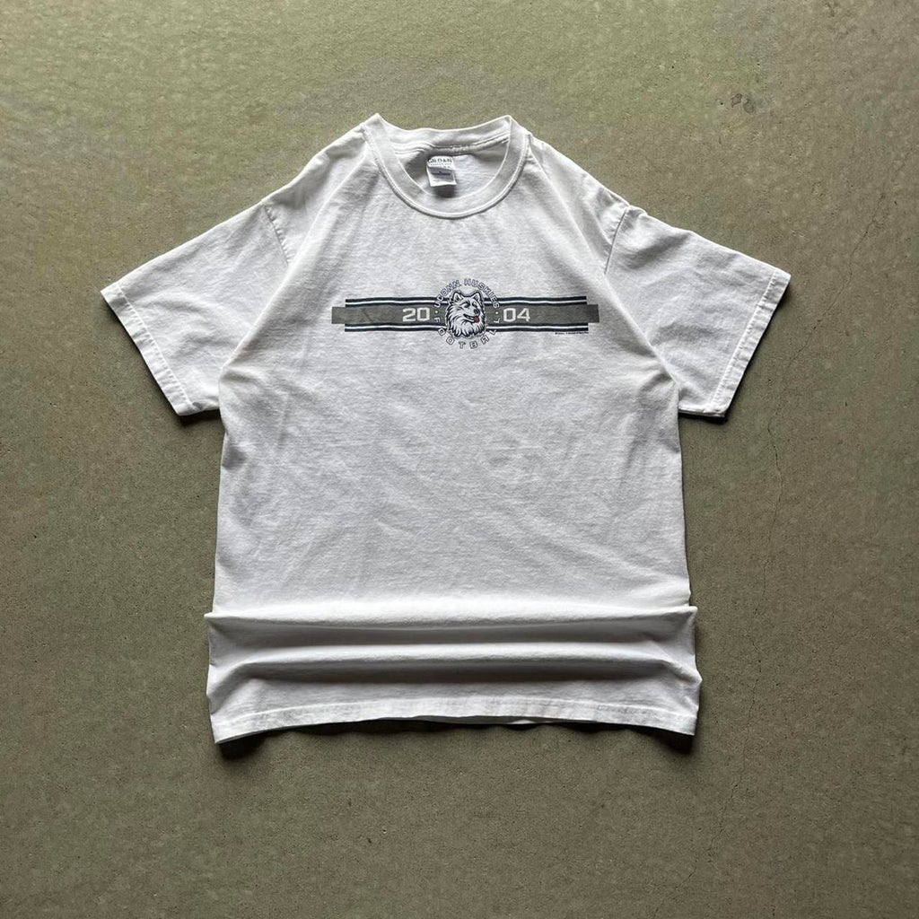 Vintage 2004 UConn Football T-Shirt - Uptwn Vintage
