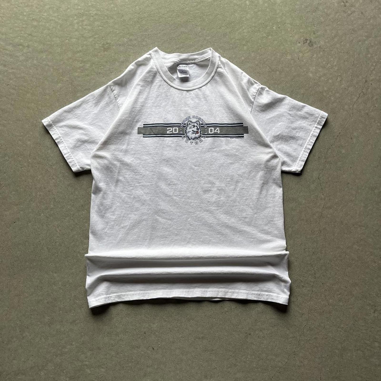 Vintage 2004 UConn Football T-Shirt - Uptwn Vintage