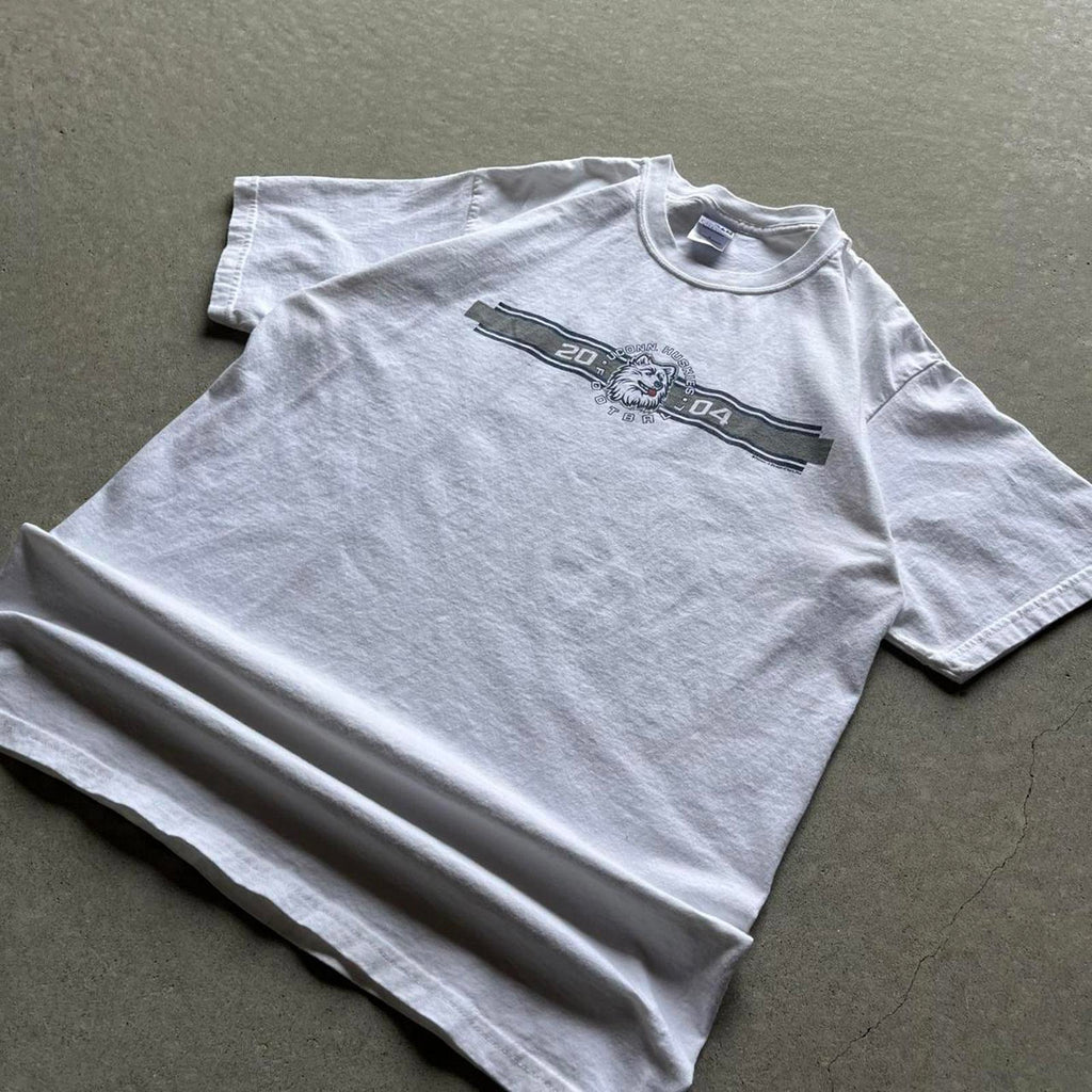 Vintage 2004 UConn Football T-Shirt - Uptwn Vintage