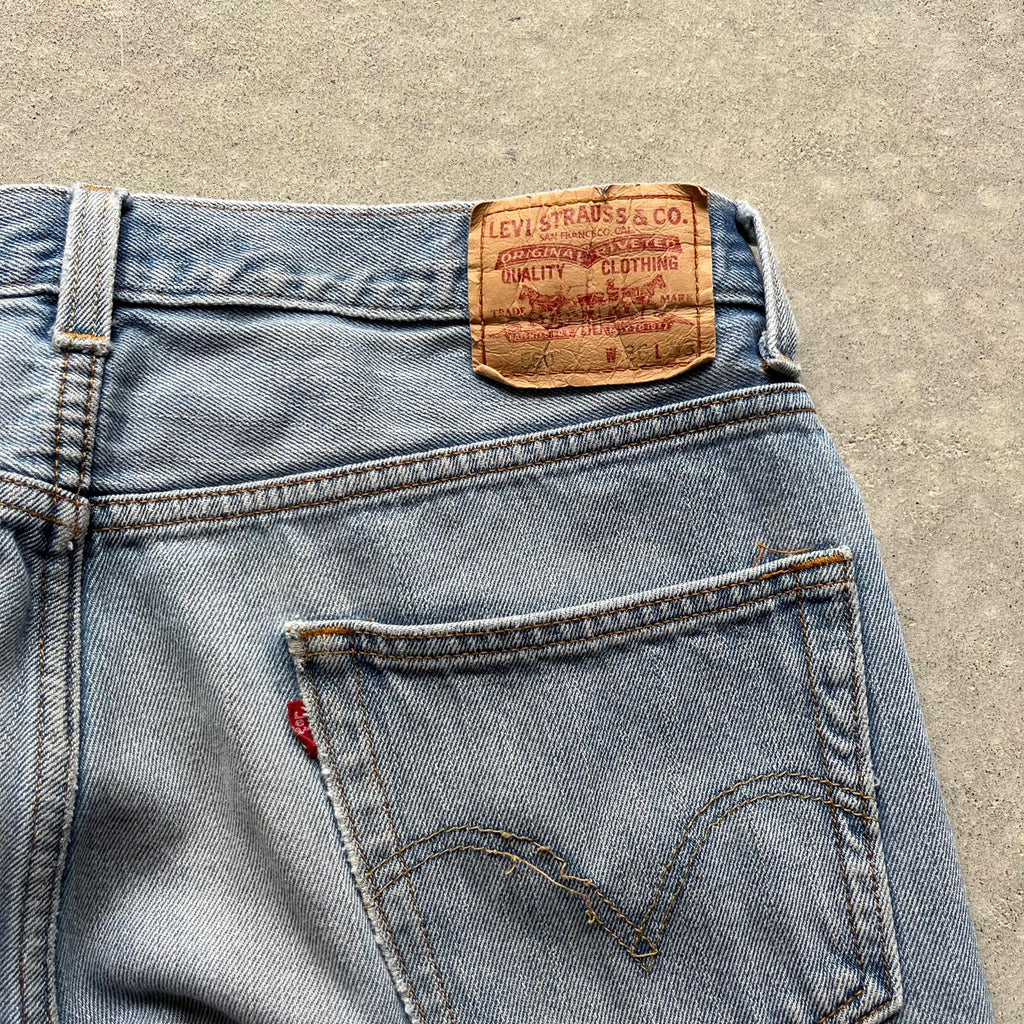 Vintage 2005 Levi’s 550 Light Wash Jeans