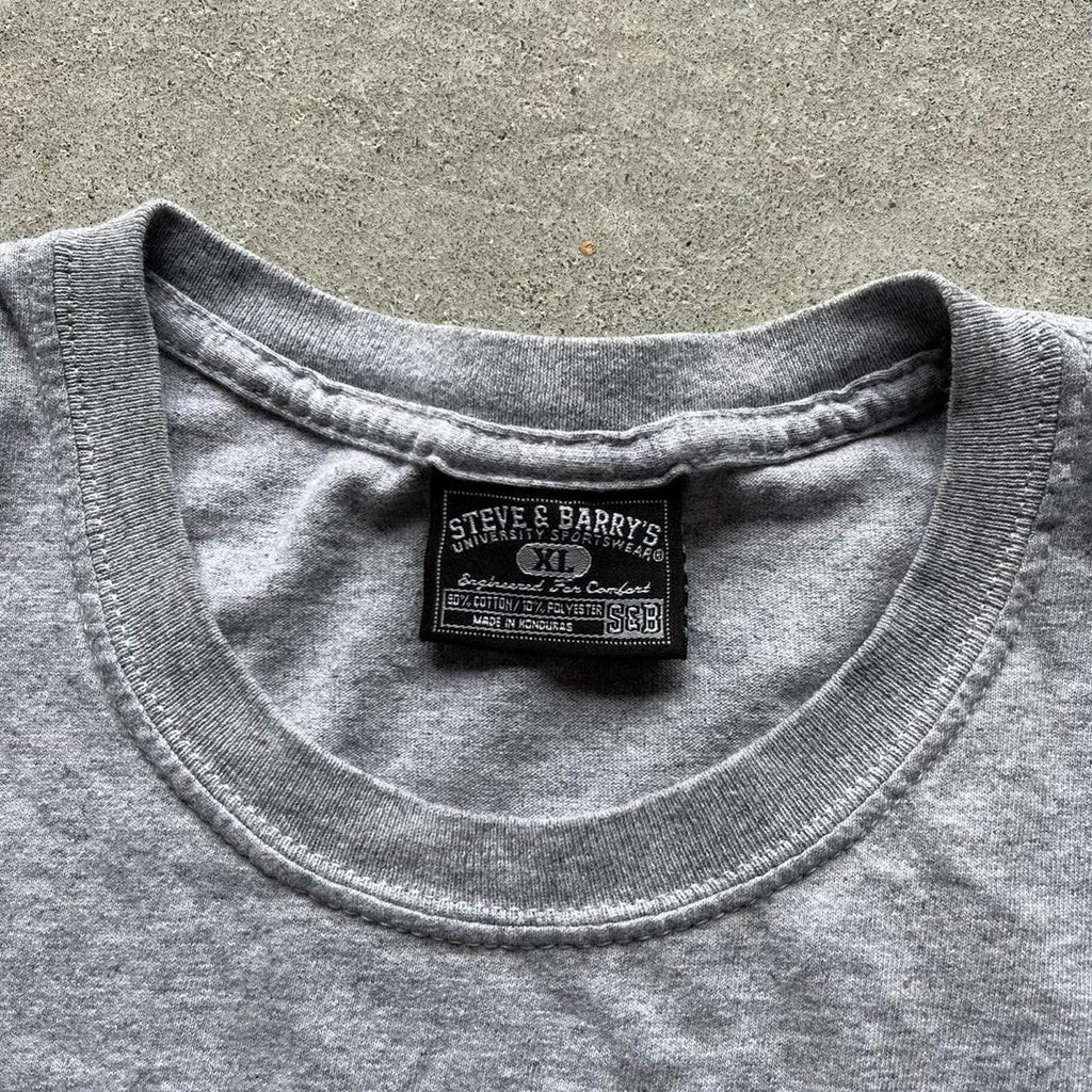 Vintage Clothing Vintage 2007 Monopoly Board Game T-Shirt Steve & Barry's - uptwn vintage - 720e96b1-520b-4be7-81c5-d337c4b8f5a7