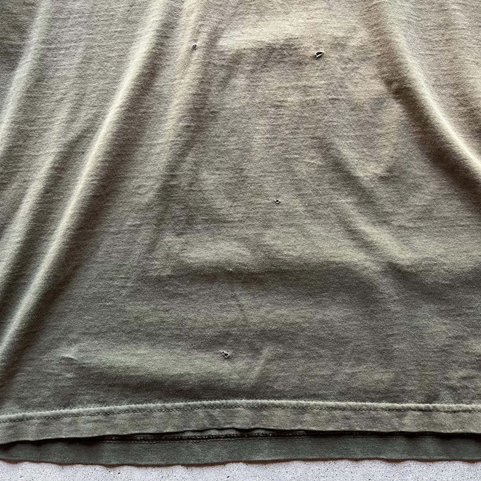 Vintage Y2K Thrashed Green US Army T-Shirt - Uptwn Vintage