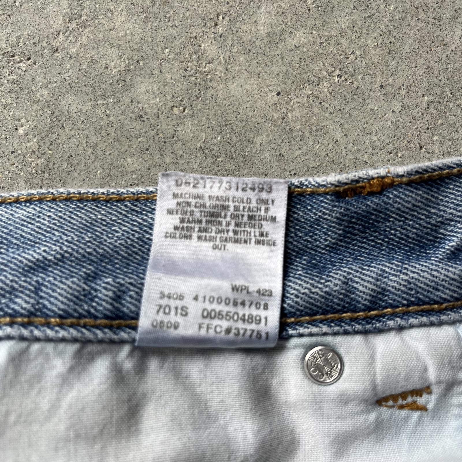 Vintage 2005 Levi’s 550 Light Wash Jeans