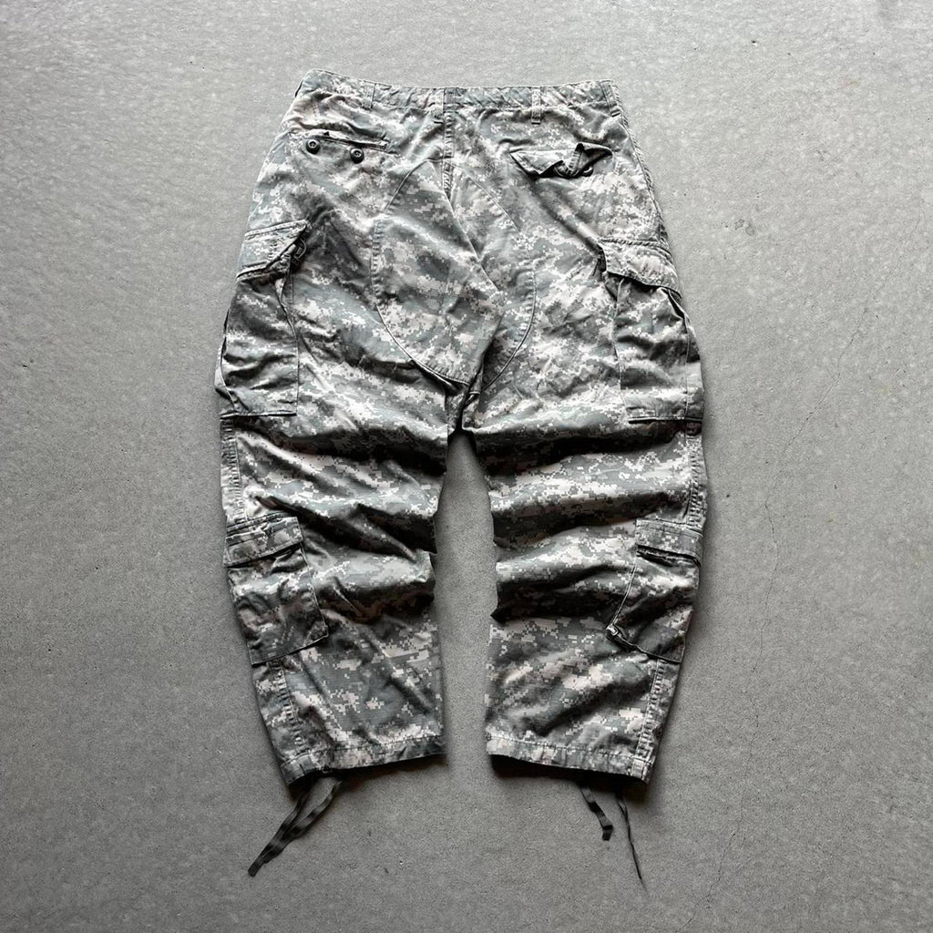 Vintage 90s US Army Camouflage Cargo Pants - Uptwn Vintage