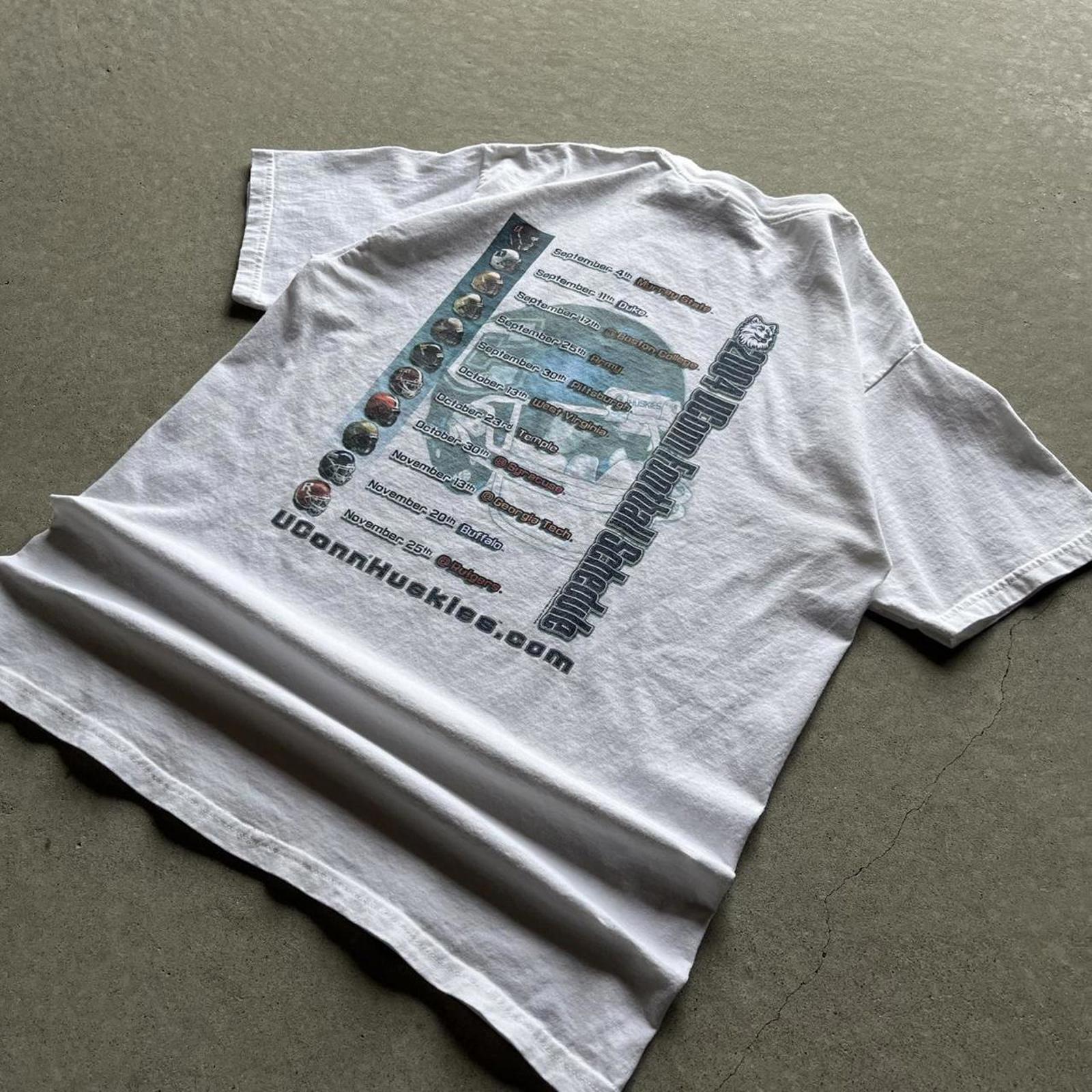 Vintage 2004 UConn Football T-Shirt - Uptwn Vintage