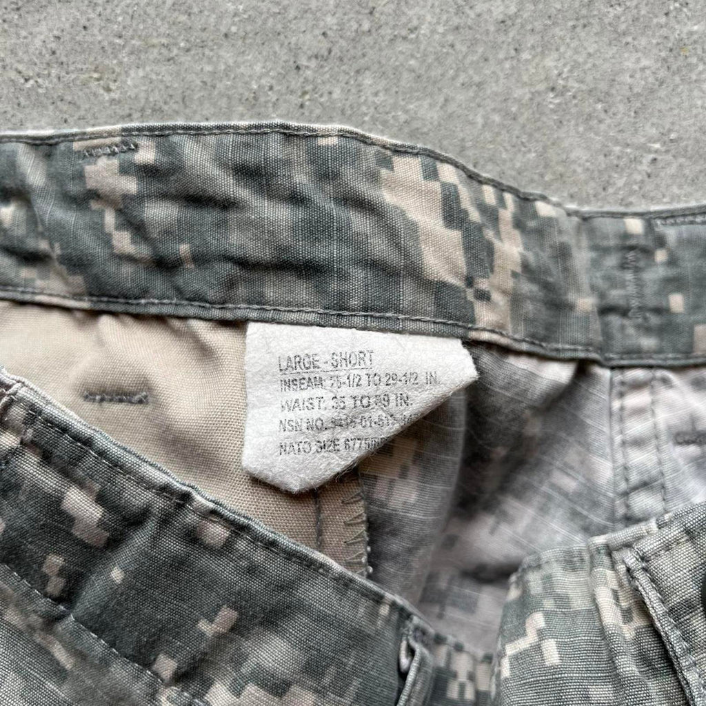 Vintage 90s US Army Camouflage Cargo Pants - Uptwn Vintage