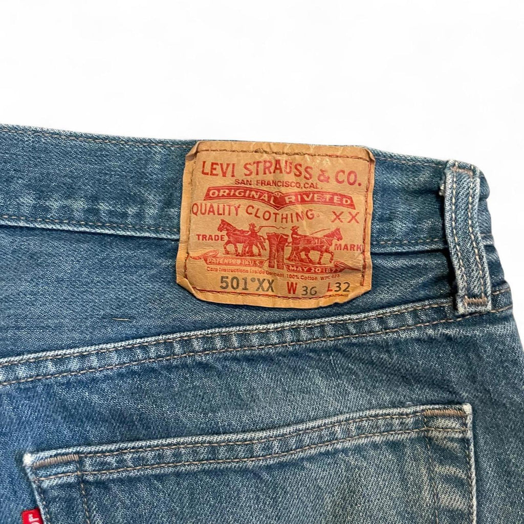 Vintage Y2K Light Wash Levi’s 501 Denim Jeans Levi's e049a7f3-f1ec-434e-aa00-6cf8fcc54804