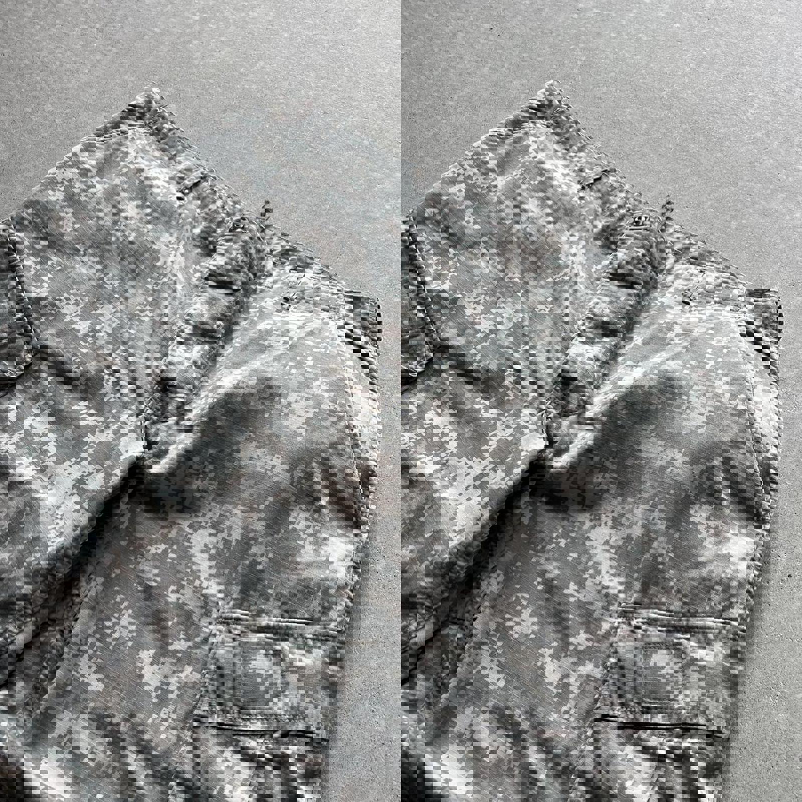 Vintage 90s US Army Camouflage Cargo Pants