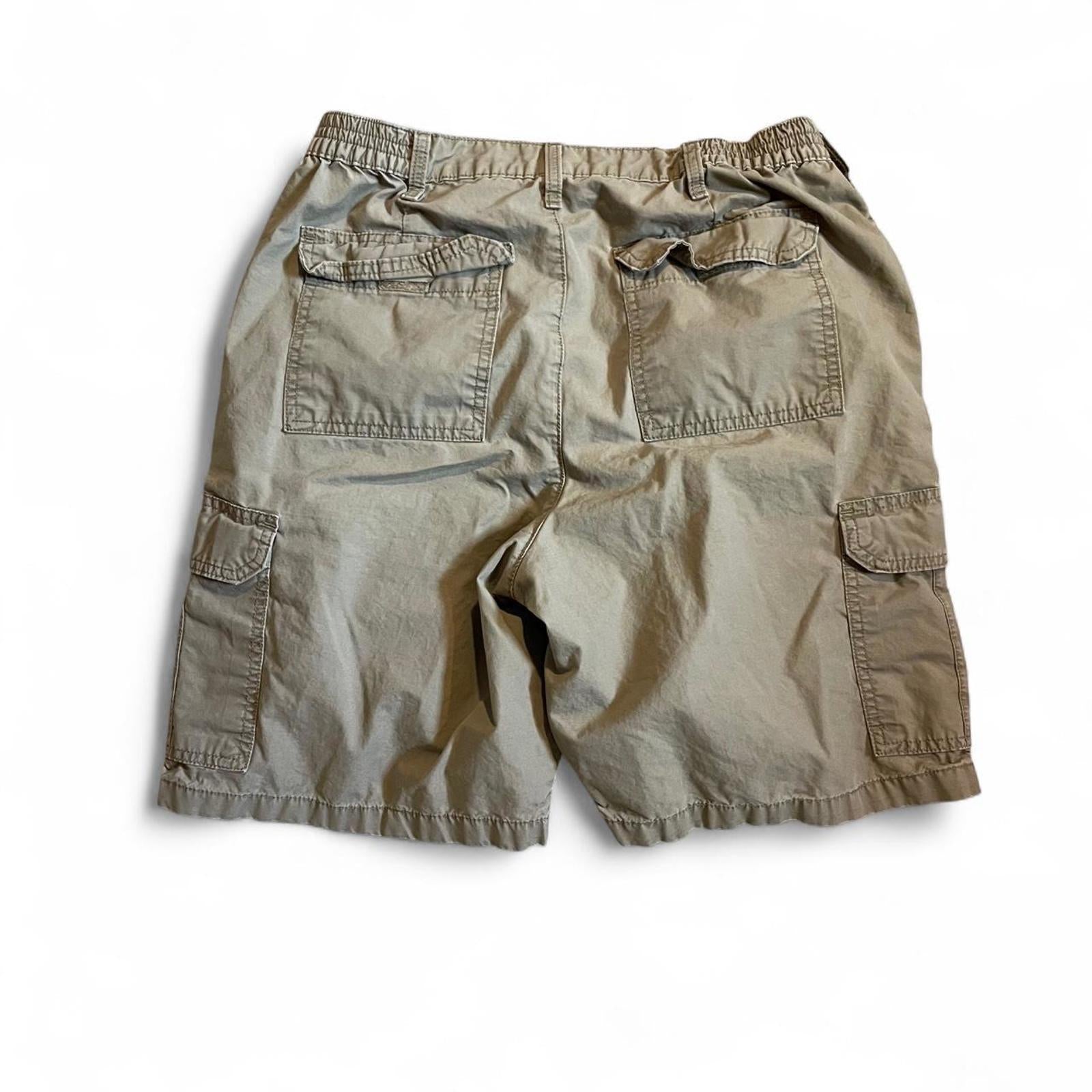 Vintage Y2K Baggy Tan Wrangler Cargo Shorts Wrangler f975e858-1fd0-453e-b191-c9fb982fe85b